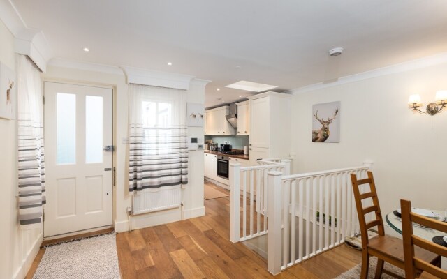 Lovely 3-bed Apartment in North Central London