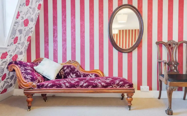 The Wonderland Townhouse - Amazing Alice in Wonderland 8BDR Home