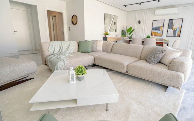 3 BR Apt Lake View - Mynt Hospitality