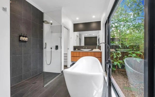 Villa Simone - Tranquil Hideaway in the Heart of Echuca
