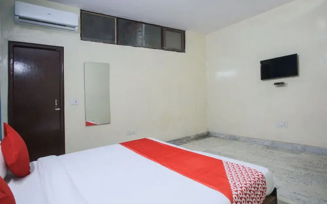 OYO 38417 Silver Villa