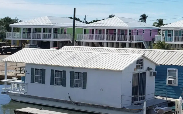 Old Wooden Bridge Resort and Marina