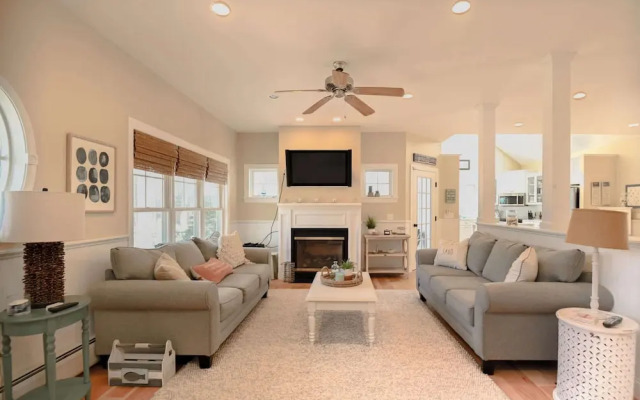 Stunning 5 Bdr, Walk to York Harbor Beach!