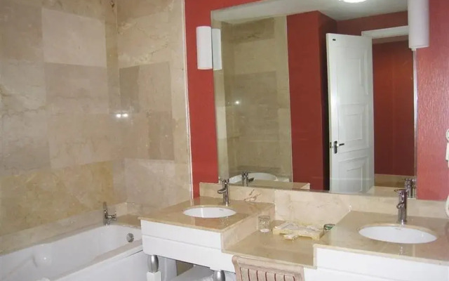 Changbaishan Gem Hotel