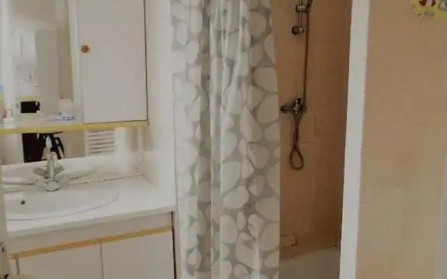 Appartement avec cour à 50m de la plage