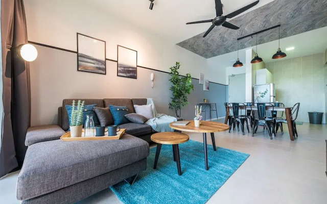 3BR Homestay with Pool View Bukit Rimau