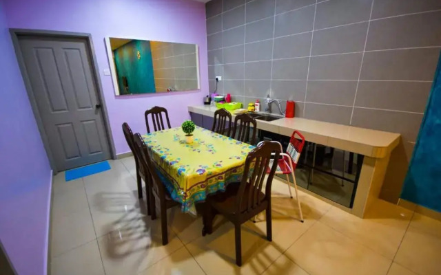 275 Sitiawan Homestay