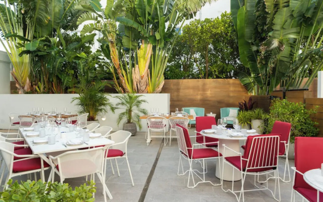 The Gabriel Miami South Beach, Curio Collection by Hilton
