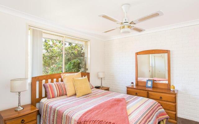 1/4 Huntly Close