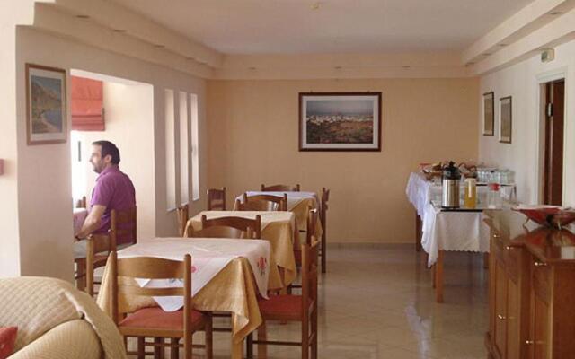 Hiona Holiday Hotel