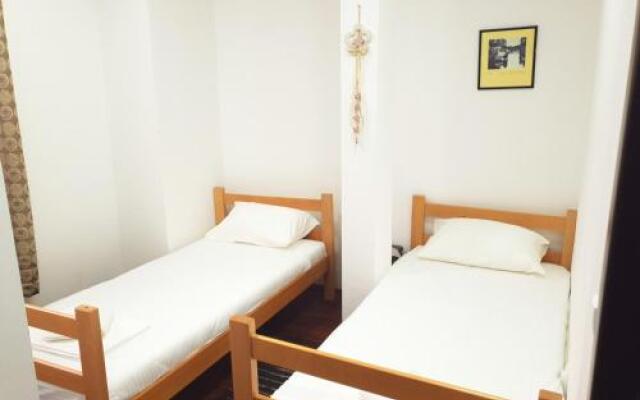 Apartments & rooms Left River