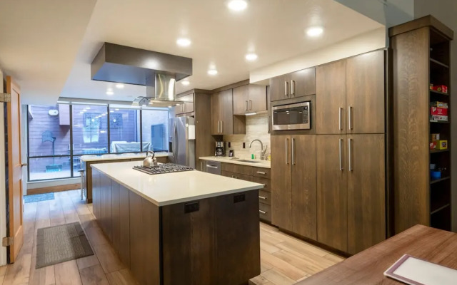 Steps to Ski Trails! Stay at Park Avenue 256 w/ Hot Tub & Pool