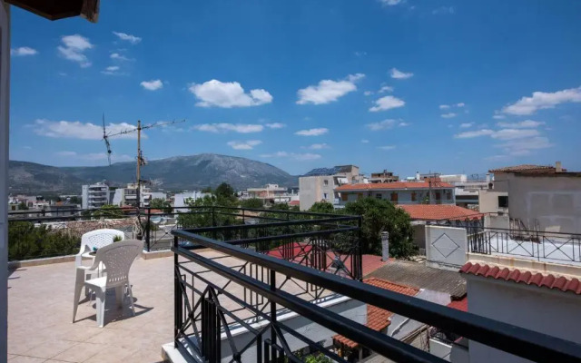 Top floor modern studio in central Koropi