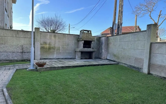 2 Bed Apt Sleeps 4 - Two TVs - Free Parking