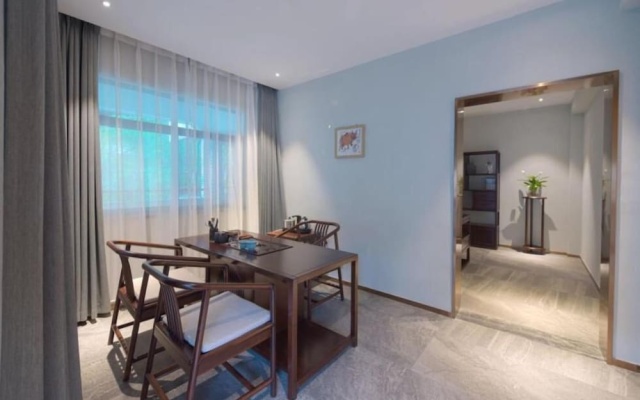 Serene Peaks Courtyard – Guest Rooms – Xiangxi