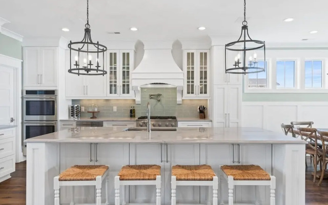 Fish-n-chips By The Sea 6 Bedroom Home by RedAwning