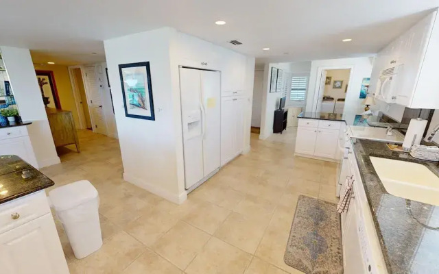 Inlet Reef 609 4 Bedroom Condo by RedAwning