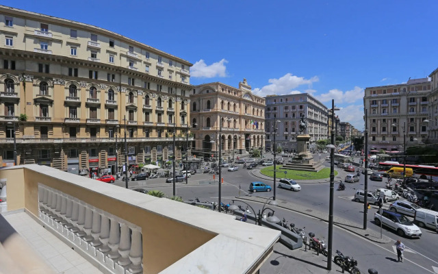 Piazza Bovio 22