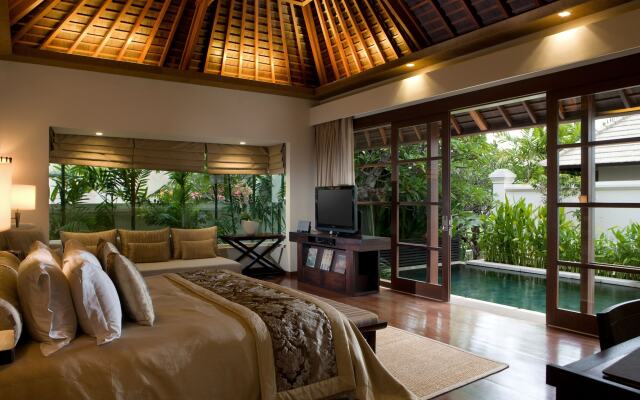 Отель The Royal Santrian