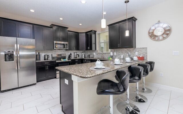 9018cg 6 Bedroom Home