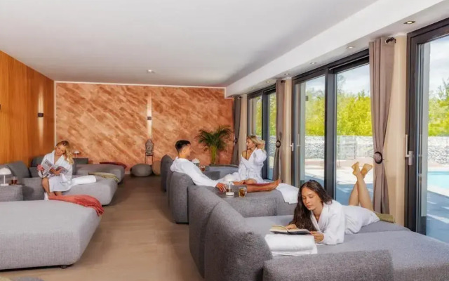 Bernstein Acamed Resort