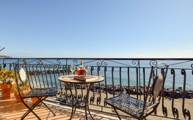 Stunning Apartment in Giardini Naxos With Wifi and 2 Bedrooms