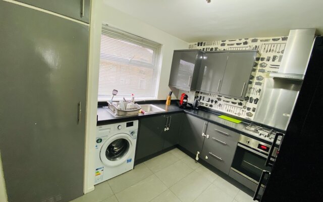 Nice 3-Bed Apartment Close to Heathrow