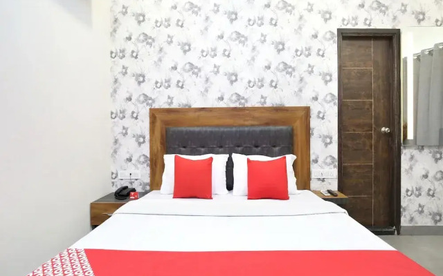 Oyo 18319 Hotel Boss