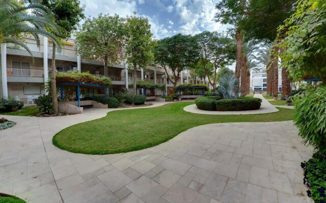 Royal Park Apt Resort by Sea N Rent