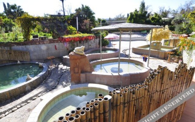 Yingyuetan Hotspring Hotel