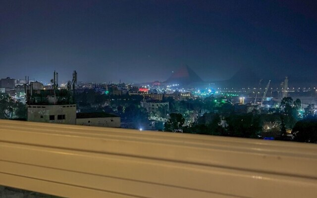 Grand Museum Guest House pyramids view