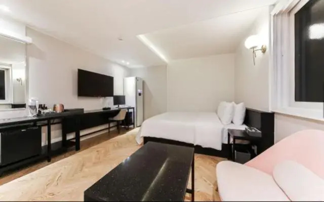 Hotel French Code