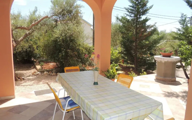 Apartment and rooms Brzac