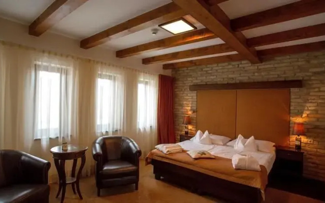 Crocus Gere Bor Hotel Wine Spa