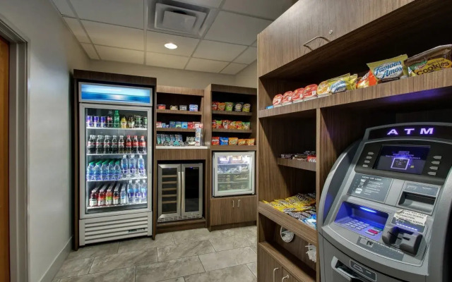 Holiday Inn Express & Suites Waukegan by IHG