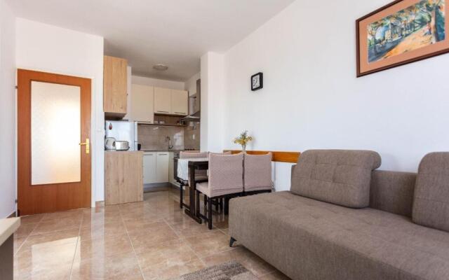 Milka - in Center & Close to the sea - H