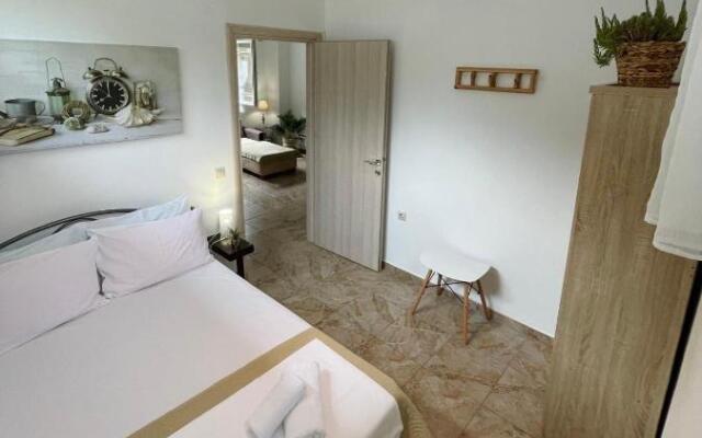 Eden apartment Paliouri with private backyard garden