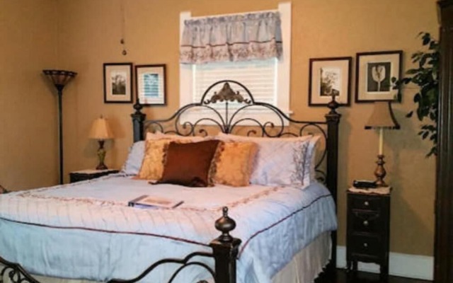 Granbury Gardens Bed and Breakfast