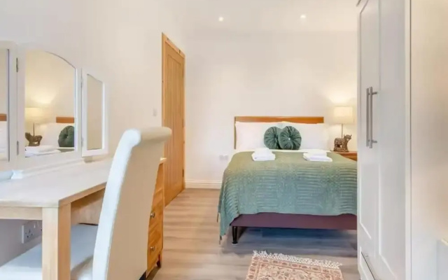 Family - Central - Wifi - Parking - Sleeps 4