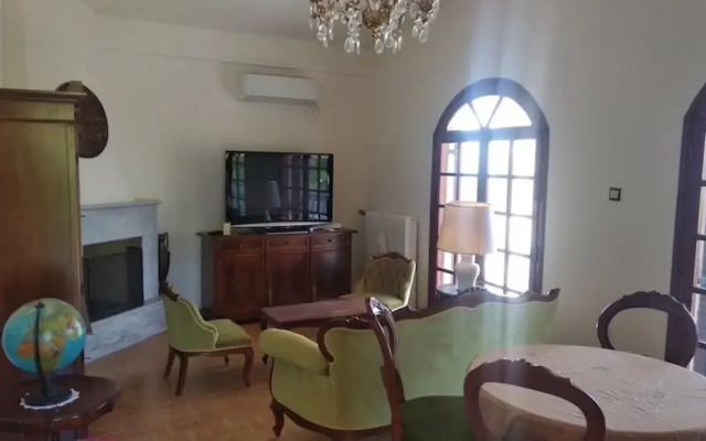 Enjoy Seclusion at Peaceful Mountain Apartment