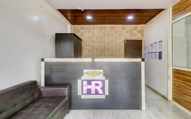 Royal Rest Rooms by OYO Rooms