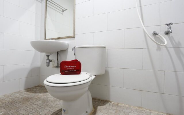 RedDoorz Plus near Adisucipto Airport 2