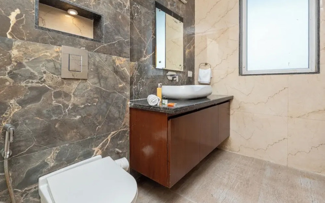 Saavi Hotel Sector- 46