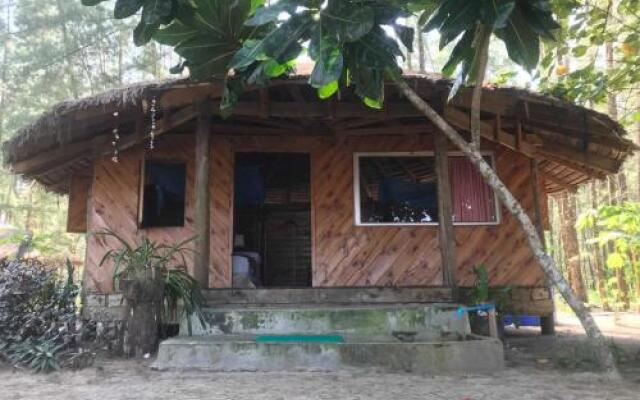 Tawan Bar and Bungalow