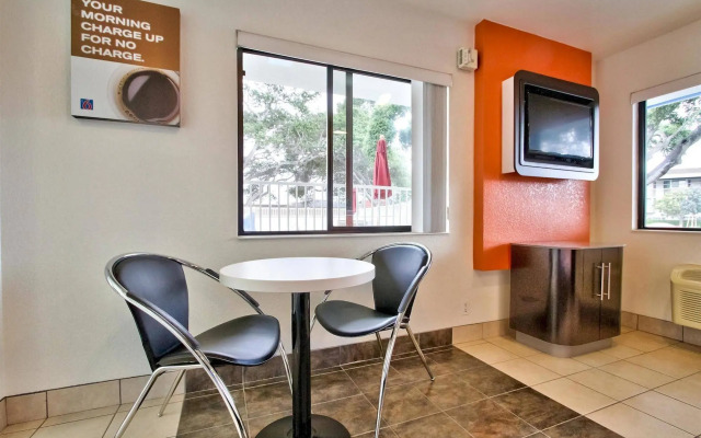 Motel 6 Monterey, CA