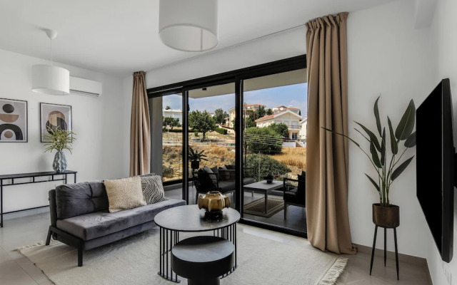 Sanders Elgio - Delightful 2-bdr Apt With Balcony