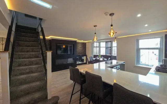 Blackpool Bliss - Spacious 4-bed Apartment