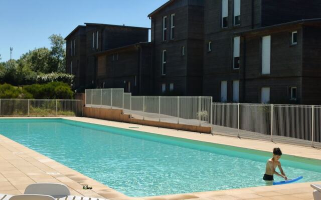 Neat Studio With Barbecue, Near Beautyful Montréal du Gers