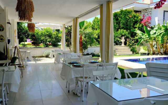 Lavinia Garden Alaçatı