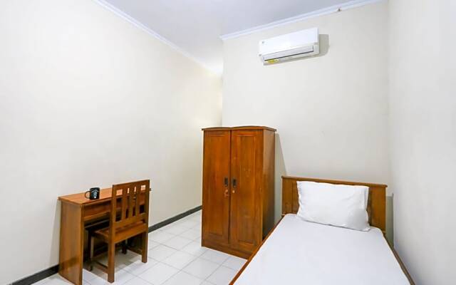 OYO 3187 Kost Putri Bu Chris